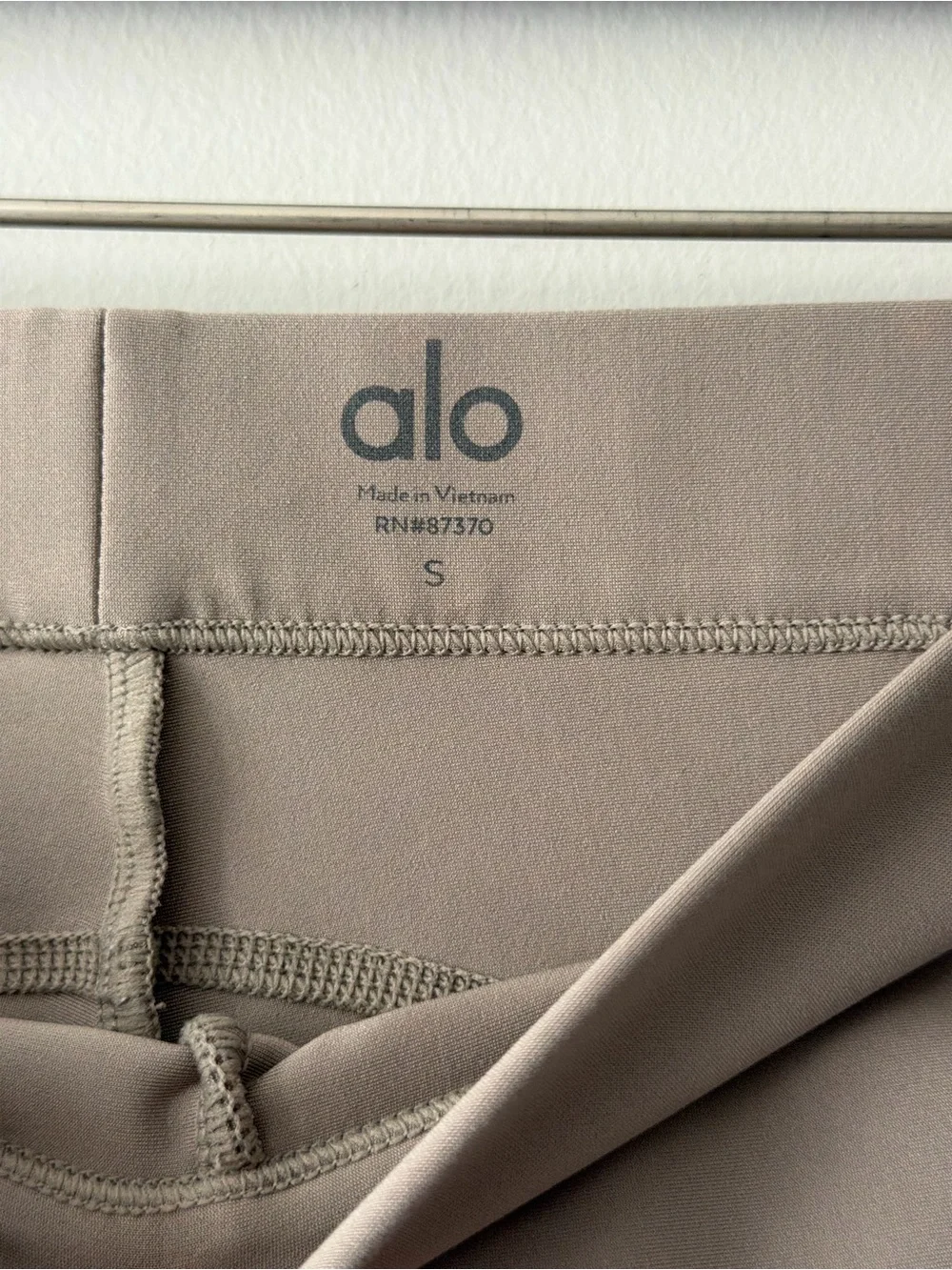 Alo yoga high waist leggings size small beige neutral taupe color